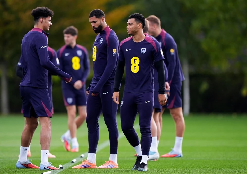 一名前锋, 员之一