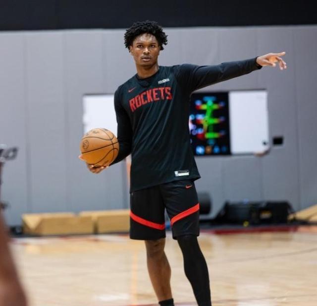 他高大强壮, src